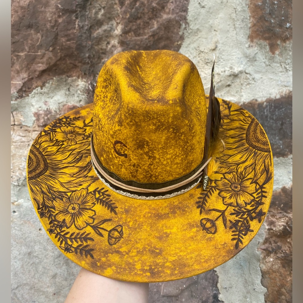 New Charlie 1 horse Hand burned hat Sz Small